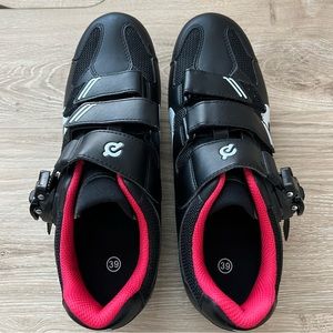 Peloton cycling shoes. Size 8. In great condition. Barely used.